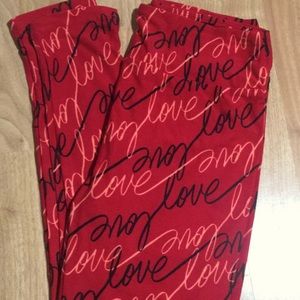 Os (one size) Leggings with “Love” written on them